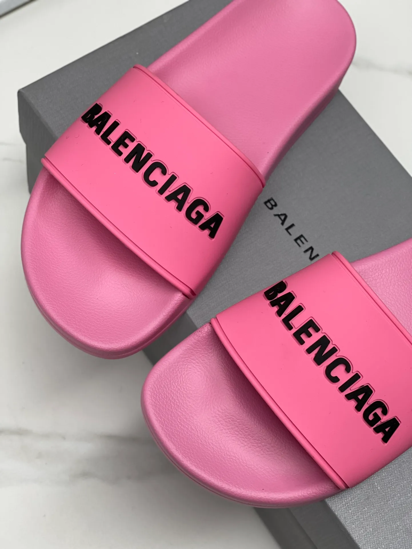 👟👟Ex-factory price 240👟👟 Women's Shoes Women's Clothing Balenciaga 2023 trendy slippers!  Balenciaga Political Campaign Latest Abrasive Development!  A favorite of European and American ladies, celebrities, and Internet celebrity girls. Exquisite uppers are hand-sewn and threaded. They are fluffy and soft, skin-friendly and soft, a must-have for summer. Fashionable but not overly ostentatious. Original natural rubber non-slip and wear-resistant sole. Size 35-40, 39-45 matching counter latest original packaging.